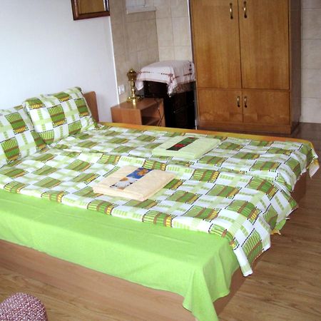 Guest House Familia Samovodene Exterior foto