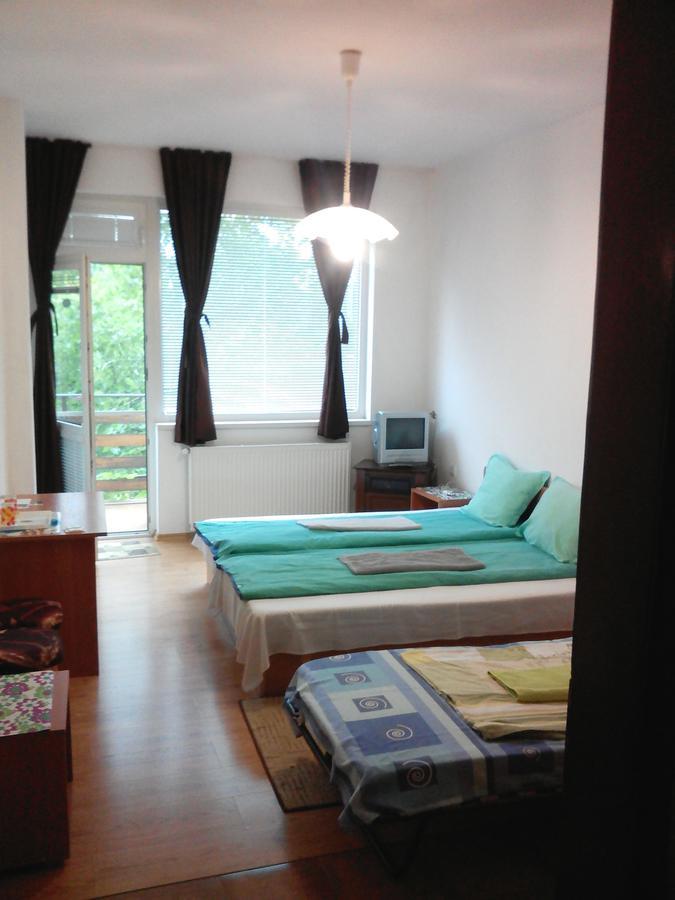 Guest House Familia Samovodene Exterior foto